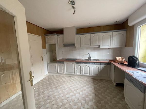 Maison à vendre à Arradon 100 m² avec un beau terrain arboré d'environ 1000 m²