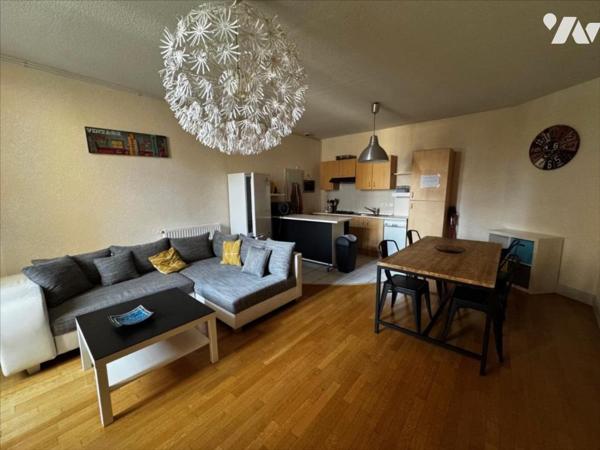 DOLE (39) centre-ville, un appartement meublé au 1er étage avec terrasse de 26 m²