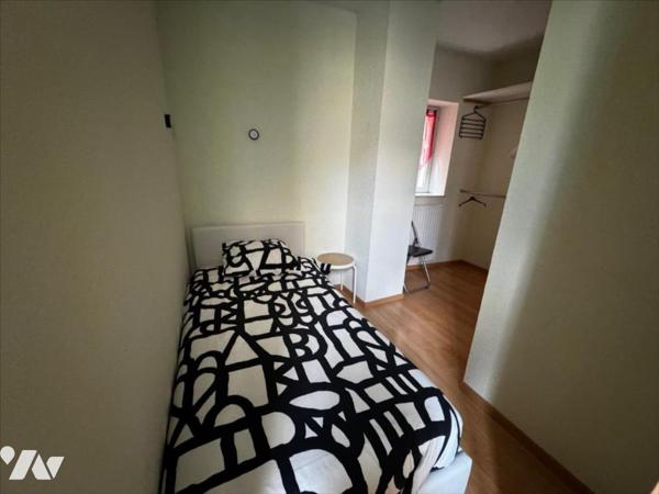 DOLE (39) centre-ville, un appartement meublé au 1er étage avec terrasse de 26 m²