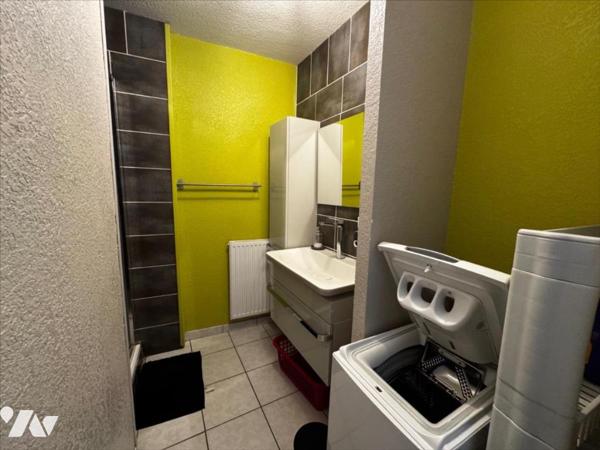 DOLE (39) centre-ville, un appartement meublé au 1er étage avec terrasse de 26 m²