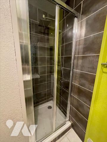 DOLE (39) centre-ville, un appartement meublé au 1er étage avec terrasse de 26 m²