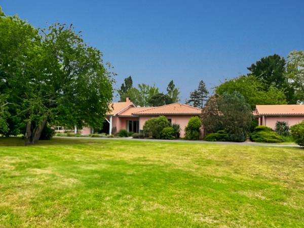 MERIGNAC SUPERBE PROPRIETE AVEC DEUX GRAND GARAGE DE PLAIN-PIED
