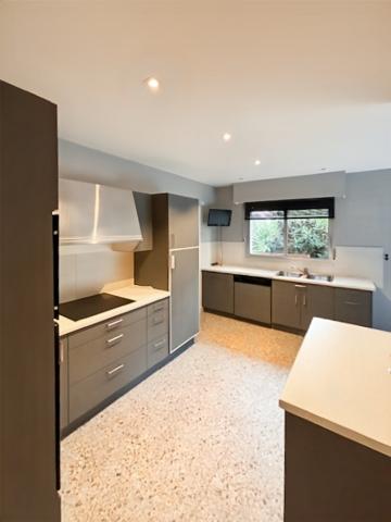 MERIGNAC SUPERBE PROPRIETE AVEC DEUX GRAND GARAGE DE PLAIN-PIED