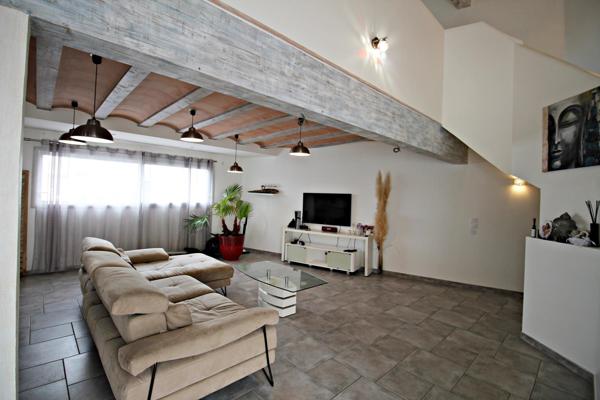 Maison 3 chambres  bureau piscine terrasse Alenya