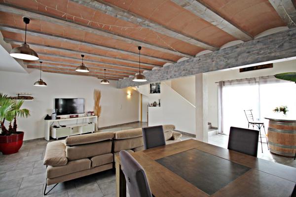 Maison 3 chambres  bureau piscine terrasse Alenya