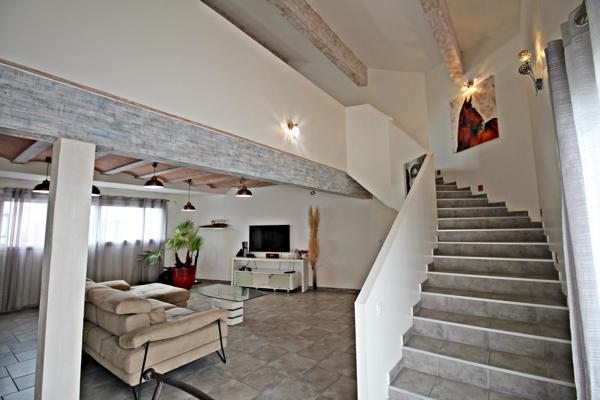 Maison 3 chambres  bureau piscine terrasse Alenya