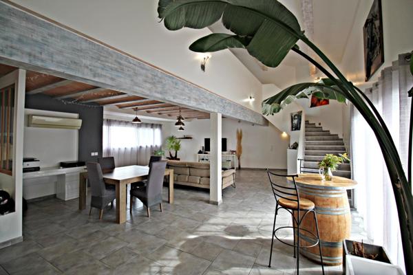 Maison 3 chambres  bureau piscine terrasse Alenya