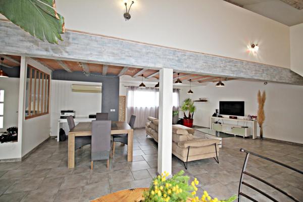 Maison 3 chambres  bureau piscine terrasse Alenya