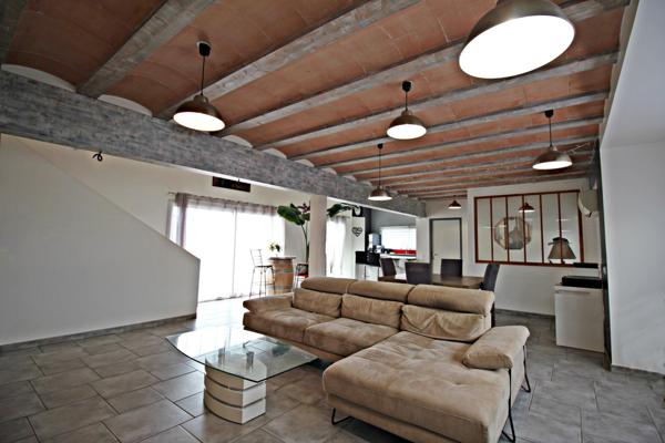 Maison 3 chambres  bureau piscine terrasse Alenya