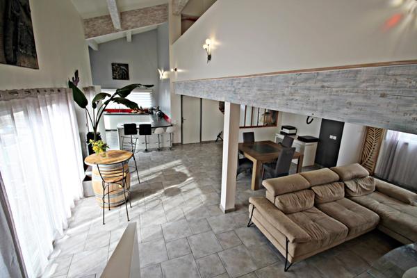 Maison 3 chambres  bureau piscine terrasse Alenya