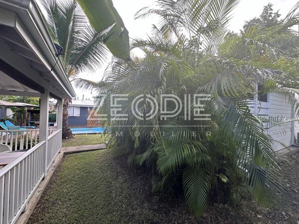 Saint-François (97118) Exclusivite ZEOPIE Immobilier : bungalow avec terrasse et jardin privatif dans petite copropriété avec piscine