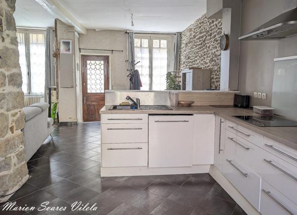 *EXCLUSIVITE*Charme et volume– Maison de ville de 99 m² avec cour + grenier aménageable