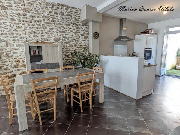 *EXCLUSIVITE*Charme et volume– Maison de ville de 99 m² avec cour + grenier aménageable