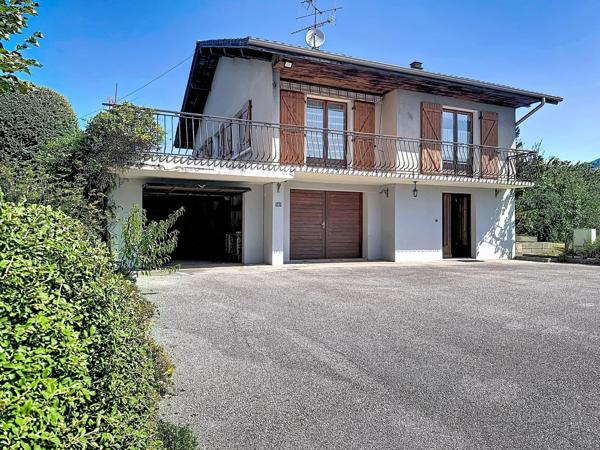 Maison à rénover en plein centre de Cranves-Sales