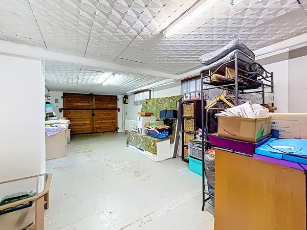 Maison à rénover en plein centre de Cranves-Sales