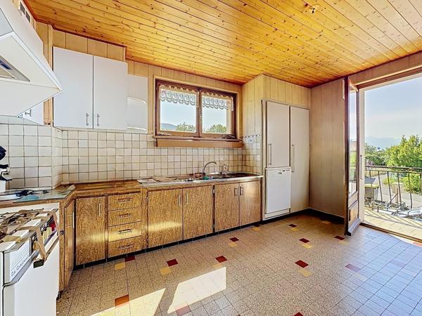 Maison à rénover en plein centre de Cranves-Sales