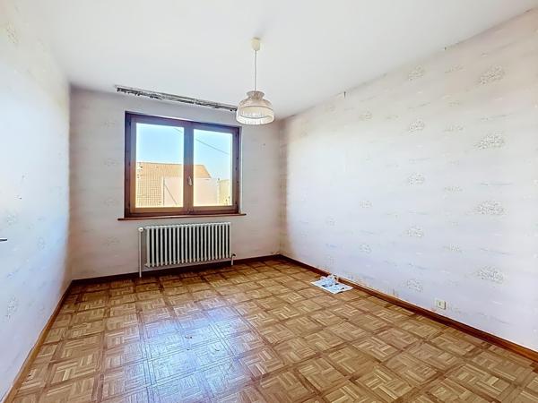 Maison à rénover en plein centre de Cranves-Sales