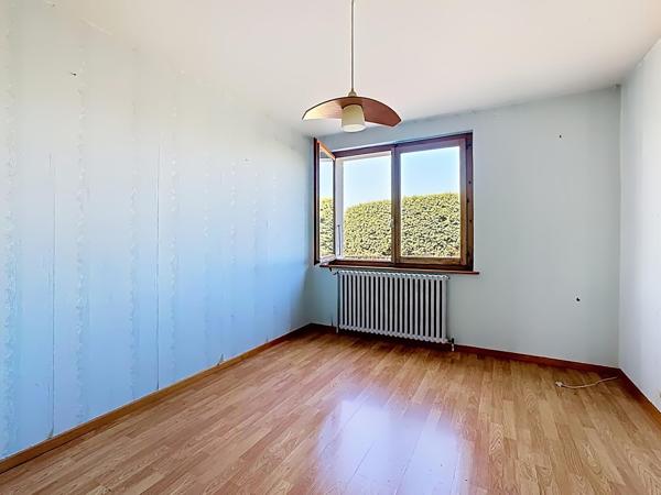 Maison à rénover en plein centre de Cranves-Sales
