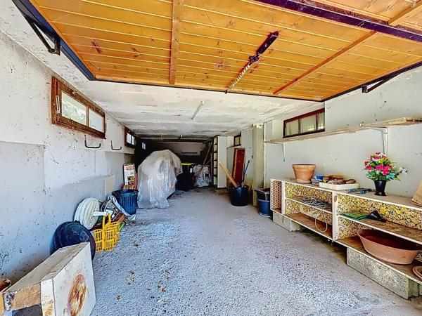 Maison à rénover en plein centre de Cranves-Sales