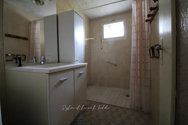 MAISON EN PIERRE A RENOVER - ENVIRONNEMENT CALME ET PRESERVE