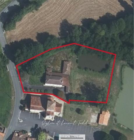 MAISON EN PIERRE A RENOVER - ENVIRONNEMENT CALME ET PRESERVE