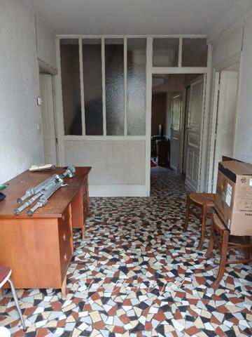 MAISON EN PIERRE A RENOVER - ENVIRONNEMENT CALME ET PRESERVE