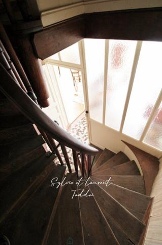 MAISON EN PIERRE A RENOVER - ENVIRONNEMENT CALME ET PRESERVE