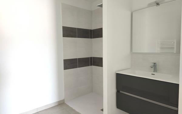 Appartement à vendre    3 pièces •  Nîmes