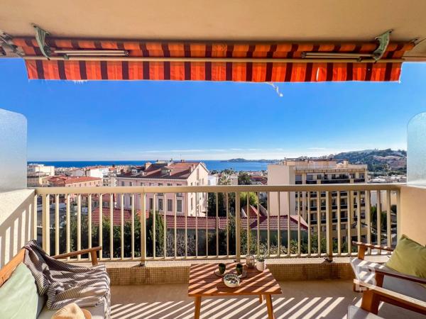 Appartement de 3 pièces au dernier étage avec terrasse et vue mer