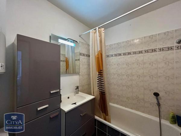 Appartement à louer 3 pièces 64.39m² Tours (37000)