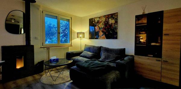 PLAISANT DUPLEX RENOVE AVEC TERRAIN + STATIONEMENTS.