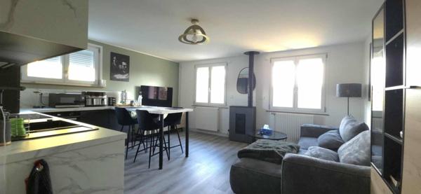 PLAISANT DUPLEX RENOVE AVEC TERRAIN + STATIONEMENTS.