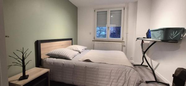 PLAISANT DUPLEX RENOVE AVEC TERRAIN + STATIONEMENTS.