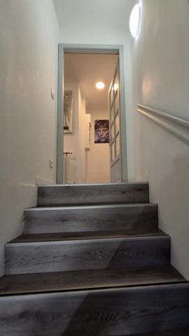 PLAISANT DUPLEX RENOVE AVEC TERRAIN + STATIONEMENTS.