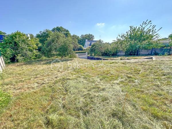 Belz - Situé à pied des sentiers côtiers de la Ria d'Etel et à proximité des commerces du centre-ville de Belz.

Découvrez en exclusivité ce terrain constructible situé dans un quartier calme et recherché :
- hors lotissement et libre de constructeur
- assainissement collectif
- en zone Ubb

Plus de photos et informations sur demande