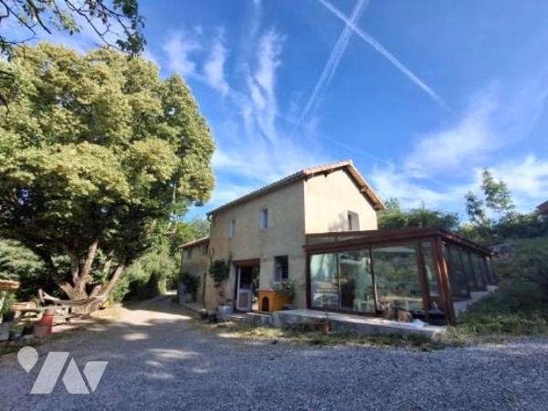 Maison T5 avec garage et véranda sur 9000m2 de jardin dans écrin de verdure