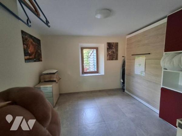 Maison T5 avec garage et véranda sur 9000m2 de jardin dans écrin de verdure