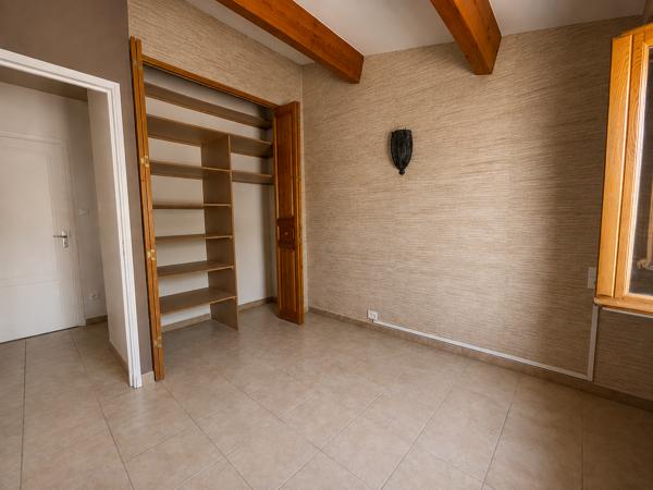 Appartement
         4 pièces
        - 67 m² 236 000 € *