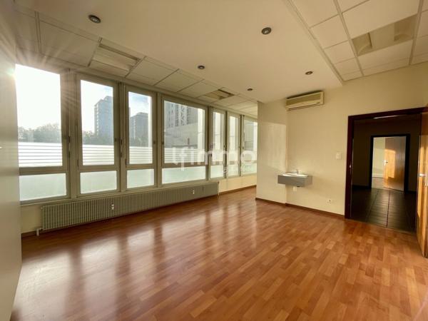 Spacieux et lumineux locaux professionnels au coeur du centre ville