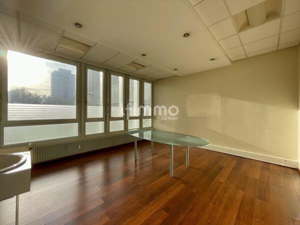 Spacieux et lumineux locaux professionnels au coeur du centre ville