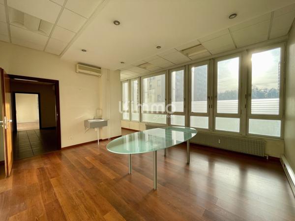 Spacieux et lumineux locaux professionnels au coeur du centre ville