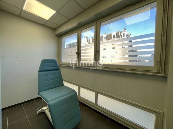 Spacieux et lumineux locaux professionnels au coeur du centre ville