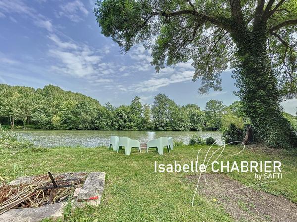 La Flèche centre. Maison avec jardin et vue Loir