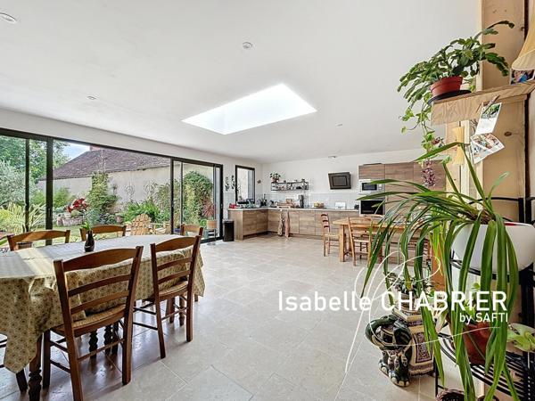 La Flèche centre. Maison avec jardin et vue Loir