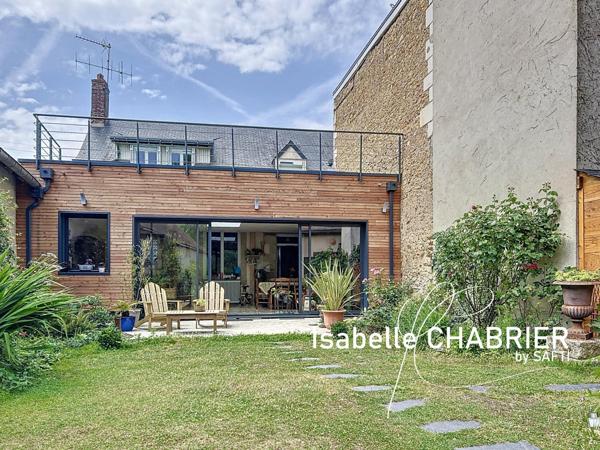 La Flèche centre. Maison avec jardin et vue Loir