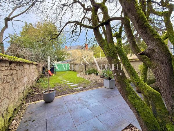 Maison de ville 3 chambres, bureau, véranda, cave et jardin