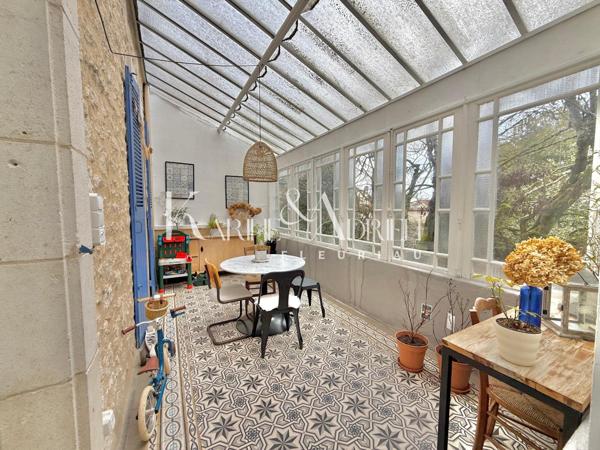 Maison de ville 3 chambres, bureau, véranda, cave et jardin