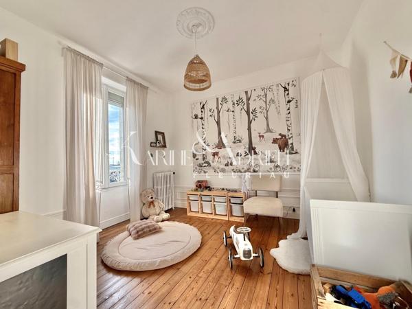 Maison de ville 3 chambres, bureau, véranda, cave et jardin