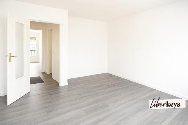 Appartement rénové T3 de 58 m² au 3ᵉ étage d’une résidence calme avec grand parc arboré.