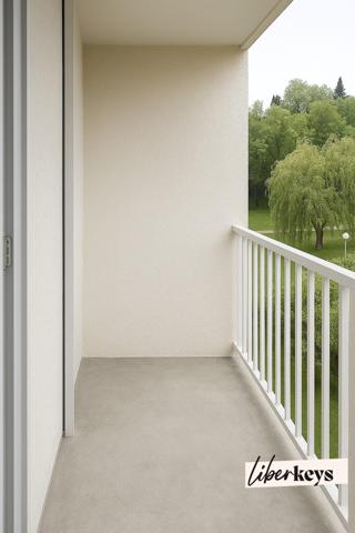 Appartement rénové T3 de 58 m² au 3ᵉ étage d’une résidence calme avec grand parc arboré.